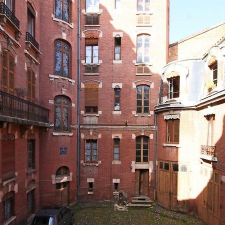 Toulouse - Alsace Lorraine - Languedoc-Place Du Salin-Museum Histoire Naturelle- Jardin Des Plantes-Musee Augustins- Palais De Justice Station Metro Carmes Ligne B Buitenkant foto