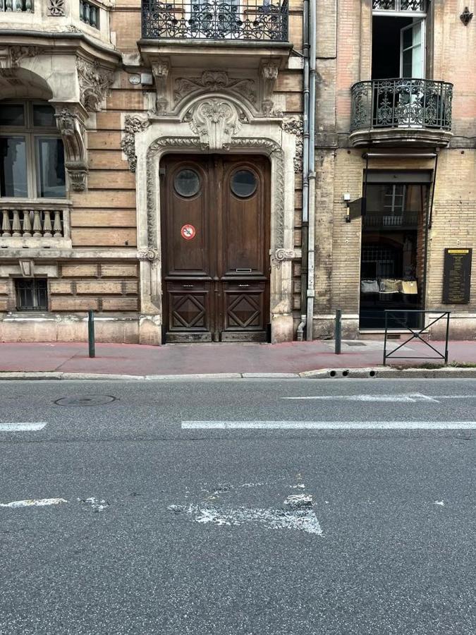 Toulouse - Alsace Lorraine - Languedoc-Place Du Salin-Museum Histoire Naturelle- Jardin Des Plantes-Musee Augustins- Palais De Justice Station Metro Carmes Ligne B Buitenkant foto