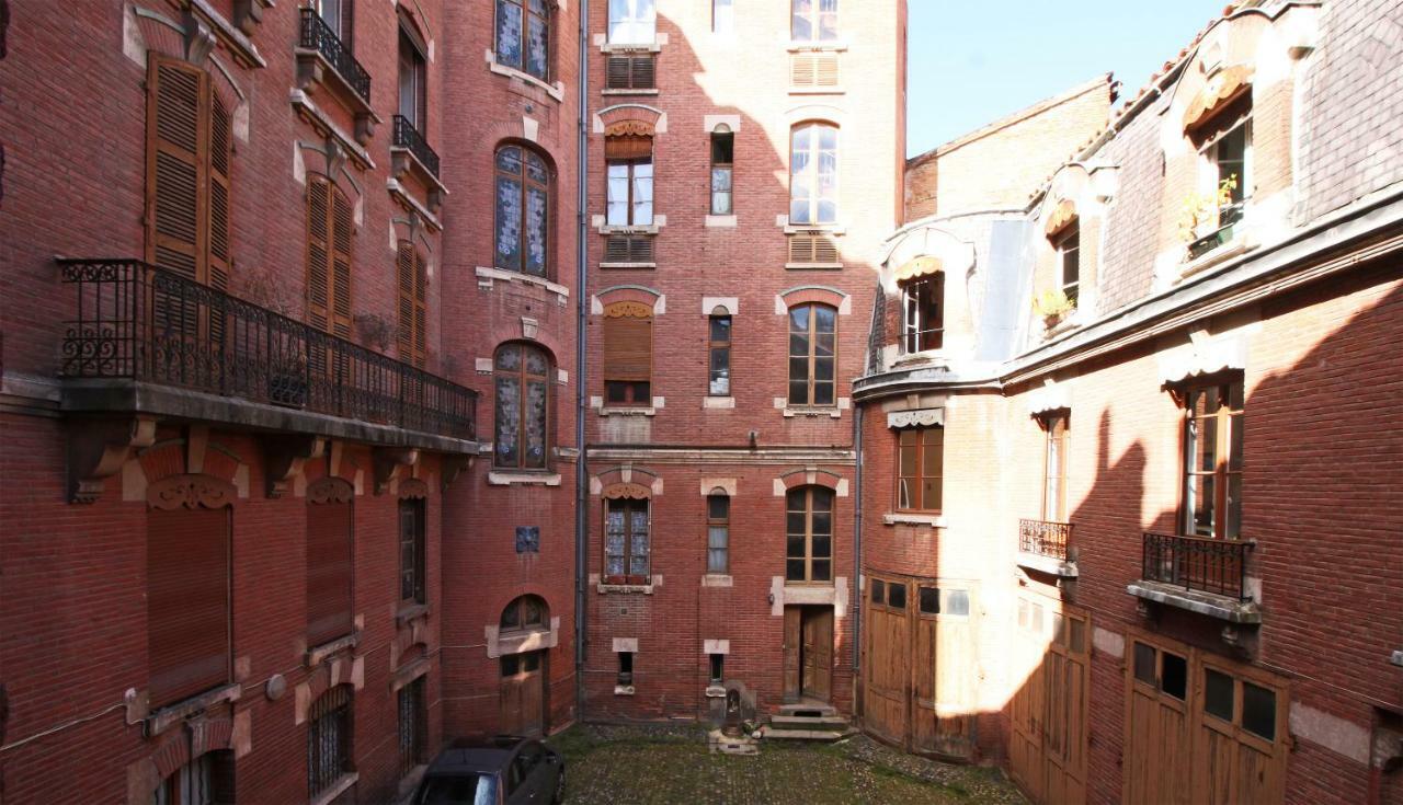 Toulouse - Alsace Lorraine - Languedoc-Place Du Salin-Museum Histoire Naturelle- Jardin Des Plantes-Musee Augustins- Palais De Justice Station Metro Carmes Ligne B Buitenkant foto